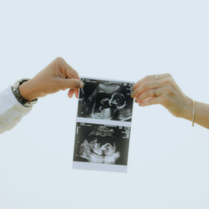 „Na Instagramie pisali, że każda mama ma tyle samo urlopu i tyle samo pieniędzy”. Czy na pewno?